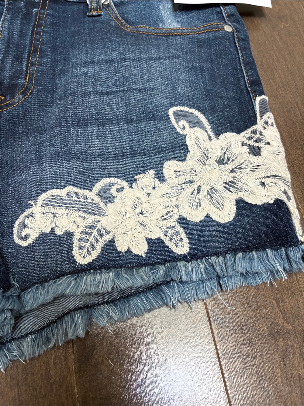 Ardene Denim Embroidered Lace Trim Shorts NWT - Picture 2 of 10